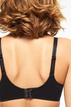 Chantelle C Magnifique Underwire Minimizer Bra -Layer Outfit 14425364529223 4