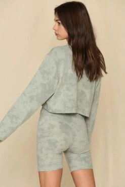 Kerry Crop Top -Layer Outfit 15036982427737 3