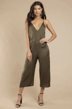 The V-Neck Jumpsuit Olive