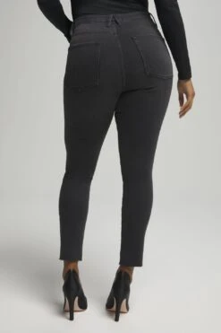 GOOD WAIST CROP STEP HEM | BLACK127 -Layer Outfit 15375831990355 10