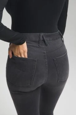 GOOD WAIST CROP STEP HEM | BLACK127 -Layer Outfit 15375832088659 5