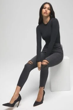 GOOD WAIST CROP STEP HEM | BLACK127 -Layer Outfit 15375832252499 6