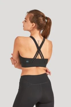 W's Groundwork Pace Sports Bra -Layer Outfit 15871915851859 14