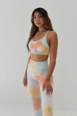 TIE DYE SEAMLESS SPORTS BRA - BUBBLEGUM