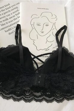 FLORAL LACE CROSS STRAP BRA -Layer Outfit 28335351398518 9