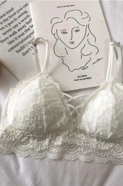 FLORAL LACE CROSS STRAP BRA -Layer Outfit 28335351431286 10