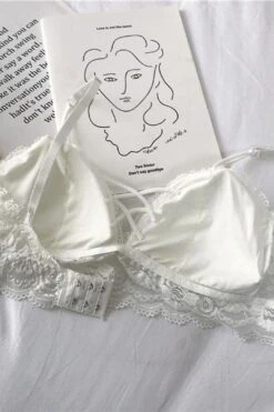 FLORAL LACE CROSS STRAP BRA -Layer Outfit 28335351529590 13