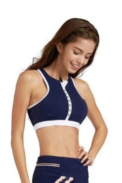 Run This City Zipper Workout Bra -Layer Outfit 28590155825358 4