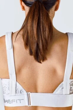 The Flex Sports Bra™ - Ice White 23 The Flex Sports Bra™ - Ice White -Layer Outfit 29150048649385 9