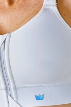 The Flex Sports Bra™ - Ice White 21 The Flex Sports Bra™ - Ice White -Layer Outfit 29150048845993 7