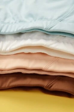 Sky Hybrid Sports Bra 28 Sky Hybrid Sports Bra -Layer Outfit 30102438805670 4