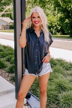 Change It Up Top In Vintage Black -Layer Outfit 30148388454474 3