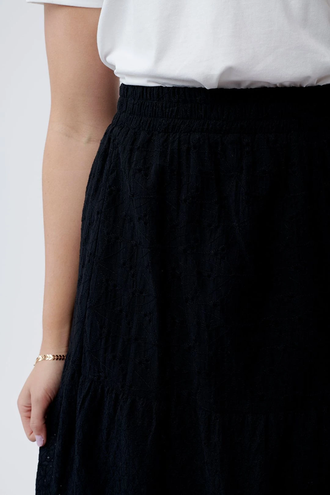 Tea Gardens Eyelet Midi Skirt 11 Tea Gardens Eyelet Midi Skirt - Image 9