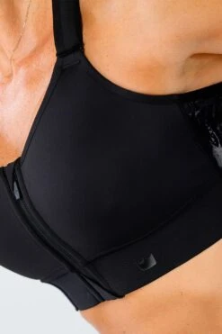 The Flex Sports Bra™ - Onyx - Last Chance -Layer Outfit 33129031073961 5