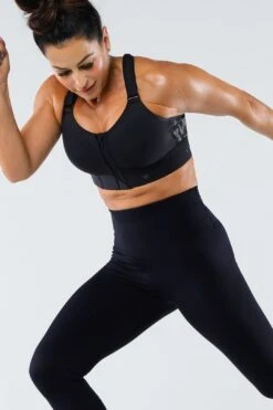 The Flex Sports Bra™ - Onyx - Last Chance -Layer Outfit 33129031139497 7