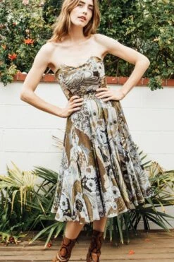 Novella Royale | The Scarlet Skirt