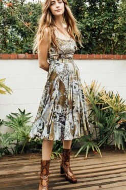 Novella Royale | The Scarlet Skirt -Layer Outfit 3855182987325 3