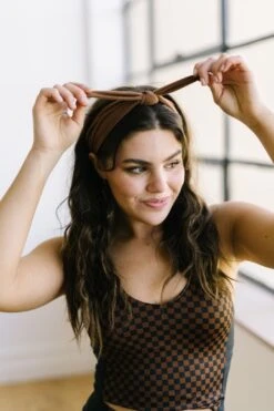 Crop Tank Sports Bra - Brown Checkered | MT SPORT -Layer Outfit 38876332065008 3