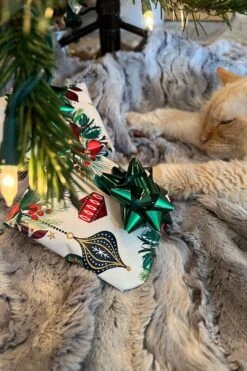 Tree Skirt - Assorted Luxury Faux Furs 14 Tree Skirt - Assorted Luxury Faux Furs -Layer Outfit 38951682965728 5