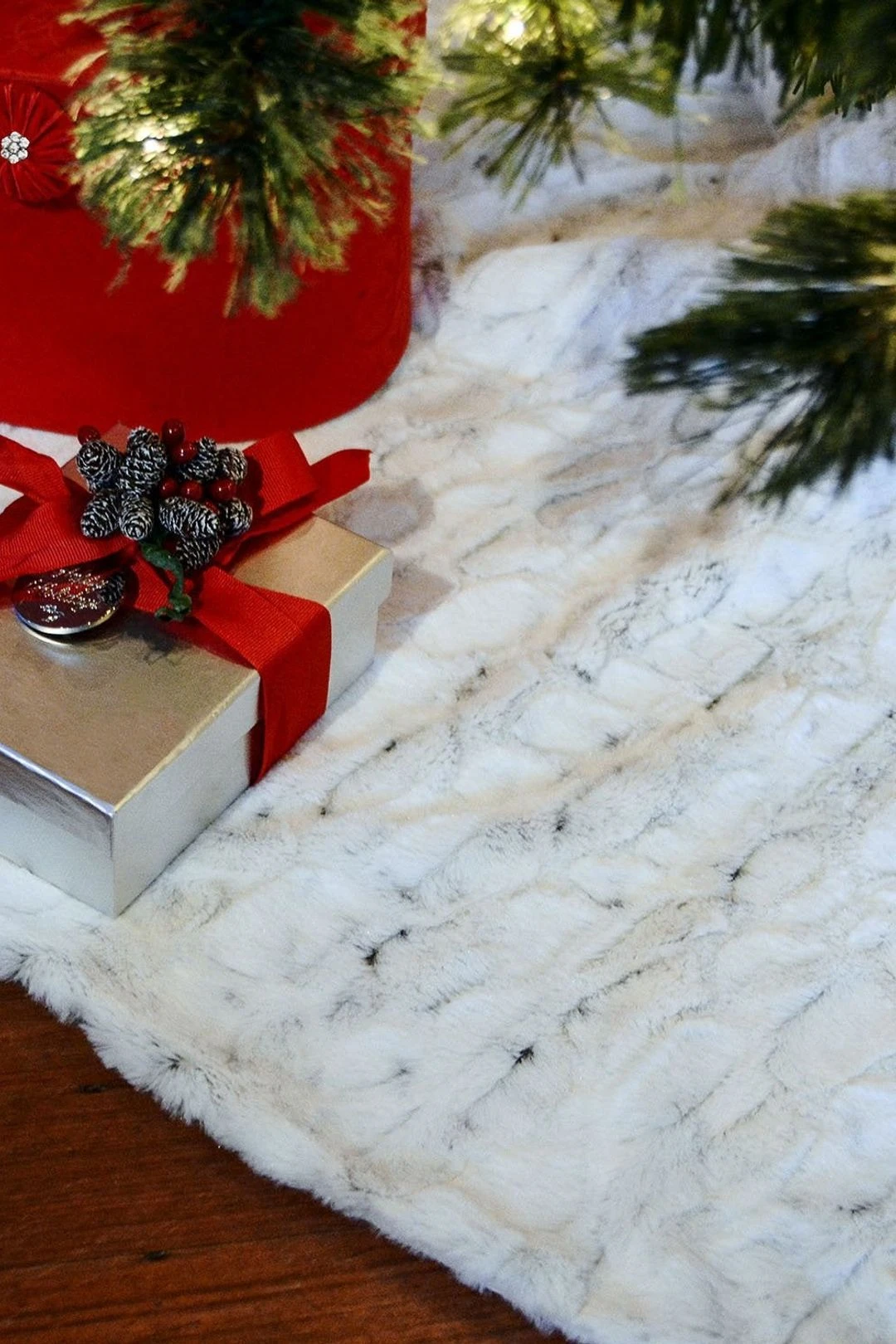 Tree Skirt - Assorted Luxury Faux Furs 10 Tree Skirt - Assorted Luxury Faux Furs - Image 8