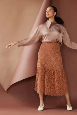 Colette Skirt In Lace -Layer Outfit 39344009216255 5